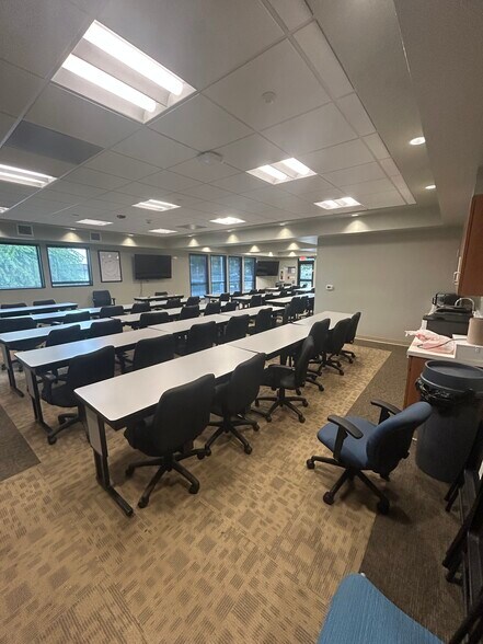 More Photos Of 7601 Discovery Dr, Middleton Medical For Sale