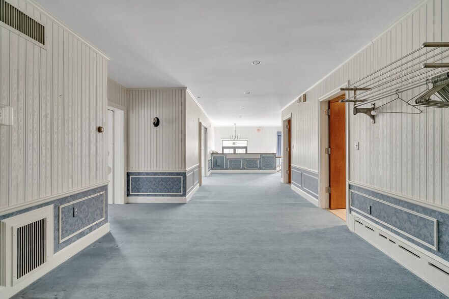 More Photos Of 786 Mount Auburn St, Watertown Funeral Home For Sale