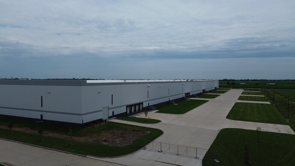 More Photos Of 8730 Northwest Blvd, Davenport Industrial For Sale