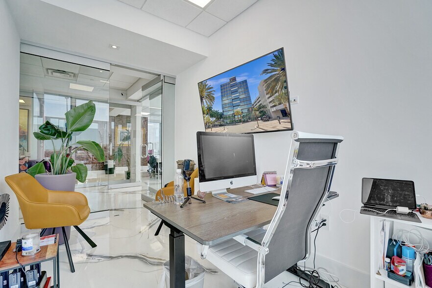 More Photos Of 18851 NE 29th Ave, Aventura Office For Lease