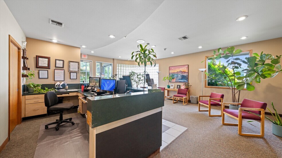More Photos Of 3807 W Court St, Pasco Office For Sale