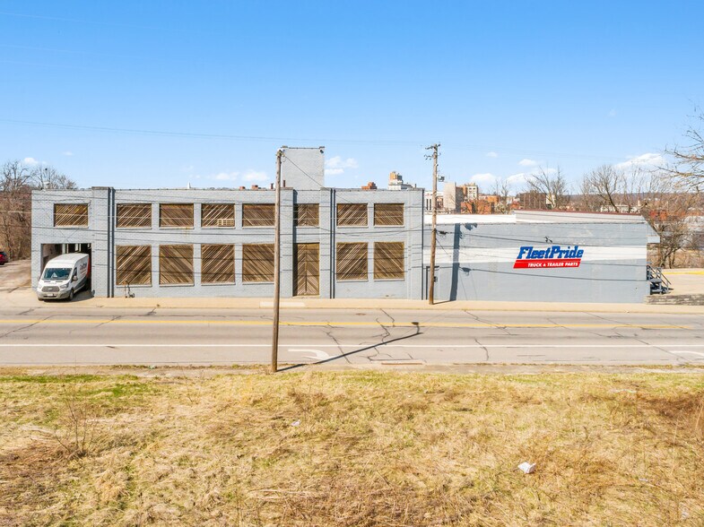 Primary Photo Of 134 E Woodland Ave, Youngstown Distribution For Sale