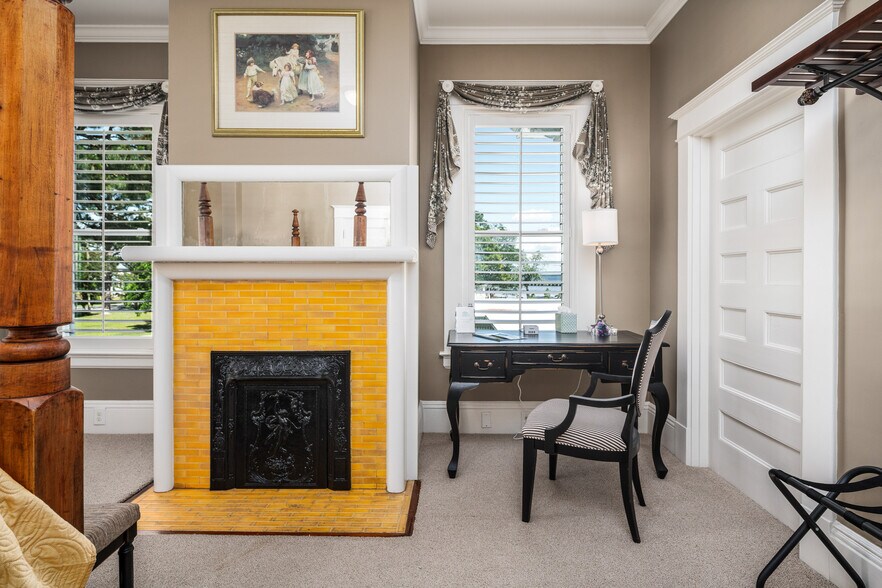 More Photos Of 738 E Main St, Belhaven Hotel For Sale