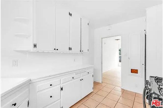 More Photos Of 5846-5852 1/2 Woodman Ave, Van Nuys Apartments For Sale