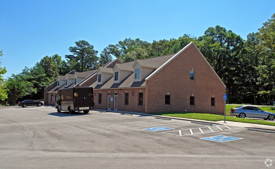 Primary Photo Of 114 Parliament Dr, Maryville Medical For Sale