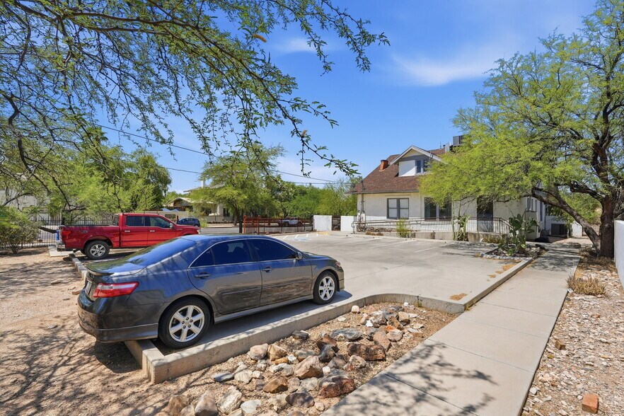 More Photos Of 1004 N 6th Ave, Tucson Office For Sale