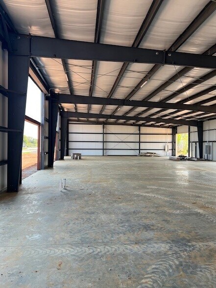 More Photos Of 4905 NW Broad St, Murfreesboro Flex For Lease