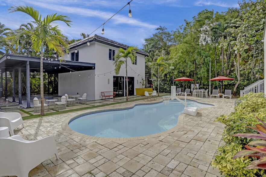 More Photos Of 430 Ne 121st St, Biscayne Park Movie Radio TVStudio For Sale