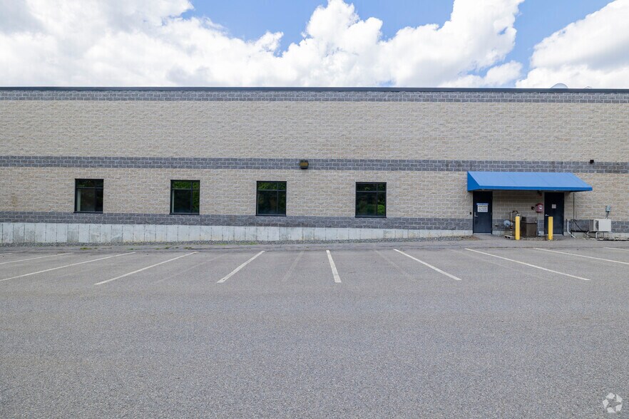 More Photos Of 33 Constitution Dr, Hudson Warehouse For Sale