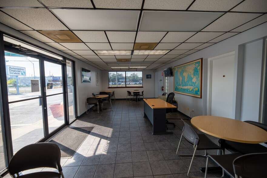 More Photos Of 6025 N Dale Mabry Hwy, Tampa Storefront Retail Office For Lease