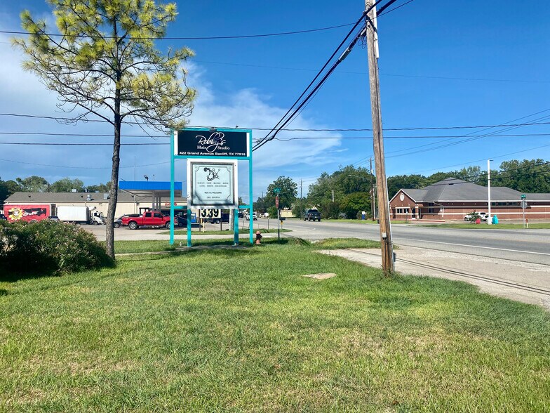 More Photos Of 424 Grand Ave, Bacliff Office For Sale