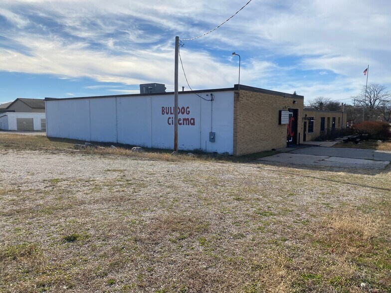 More Photos Of 1100 Maple St, Big Rapids Office For Lease
