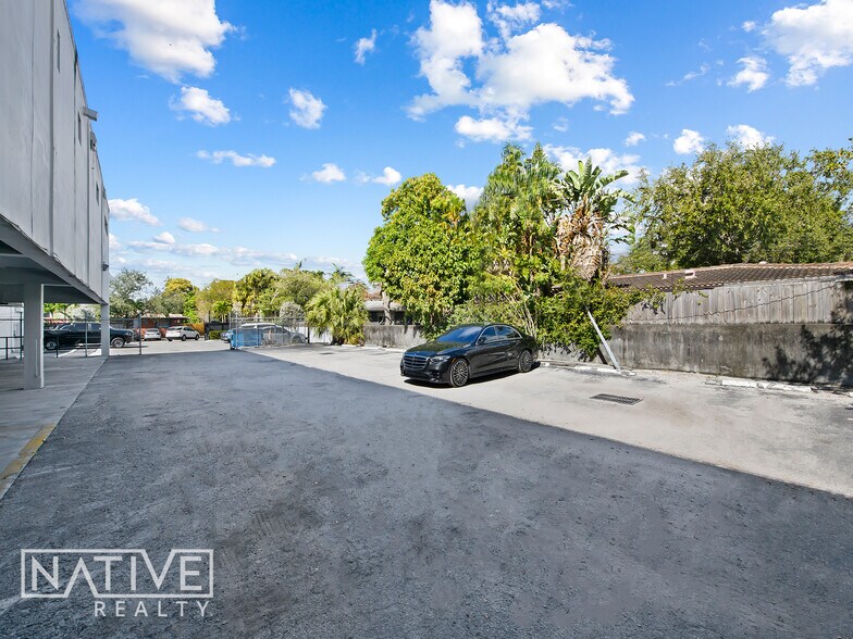 More Photos Of 533 NE 13th St, Fort Lauderdale Storefront Retail Office For Sale