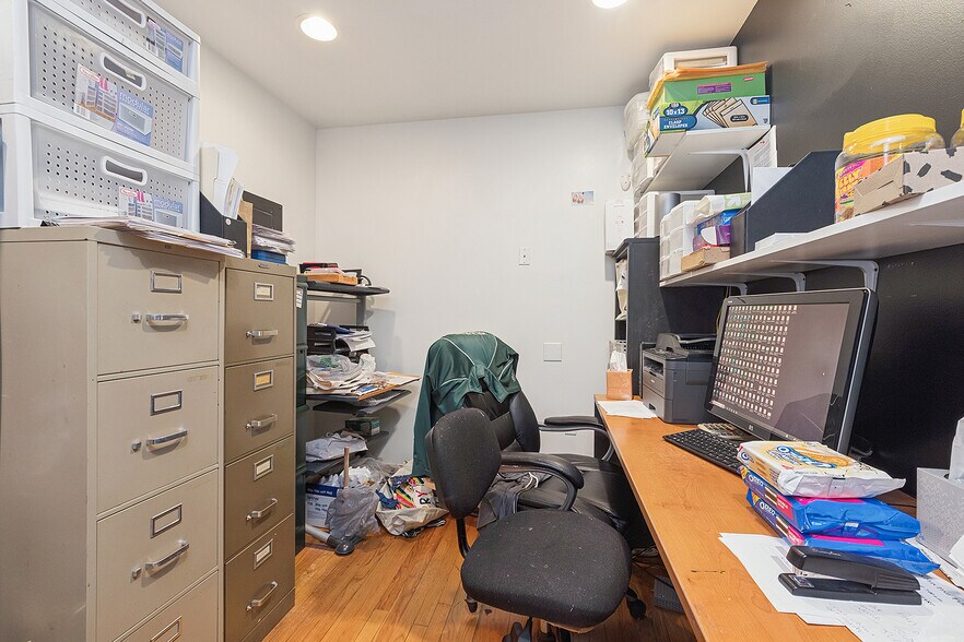 More Photos Of 6401 W 107th St, Worth Freestanding For Sale