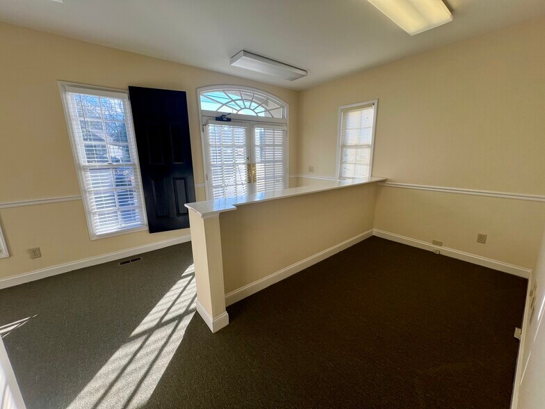 More Photos Of 707 Westchester Dr, High Point Unknown For Lease