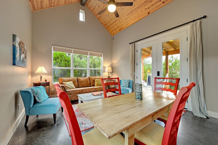 More Photos Of 7400 McGregor Ln, Dripping Springs Hotel For Sale