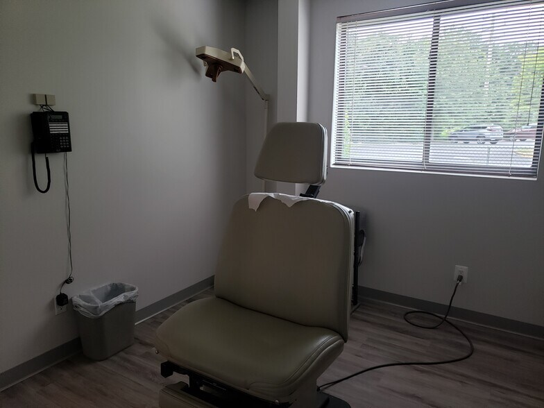 More Photos Of 180 White Rd, Little Silver Medical For Lease