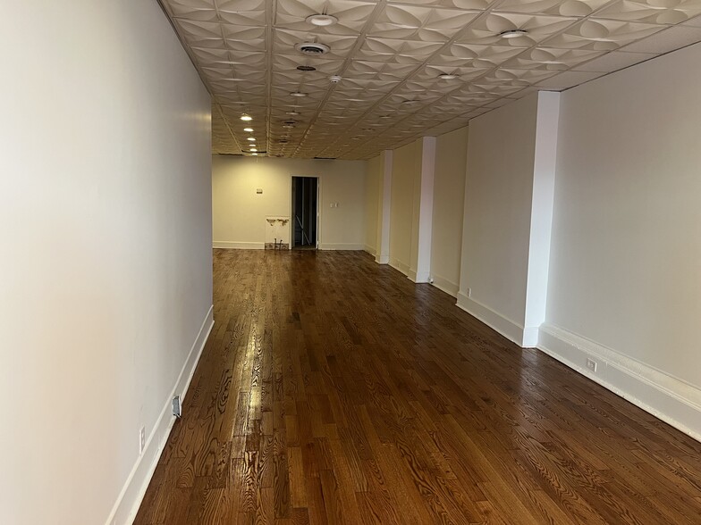 More Photos Of 1802 Chestnut St, Philadelphia General Retail For Lease