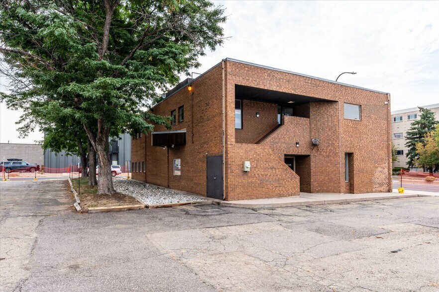 More Photos Of 5699 S Greenwood Cir, Littleton Warehouse For Sale