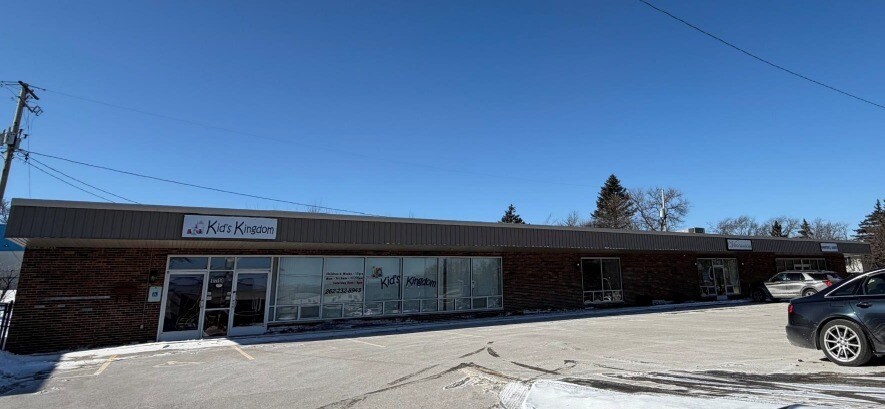Primary Photo Of 1714-1720 Manhattan Dr, Waukesha Storefront For Lease