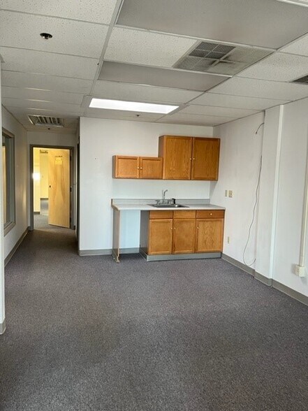 More Photos Of 3700 Woodland Dr, Anchorage Flex For Sale