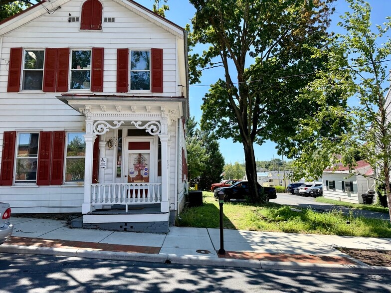 Primary Photo Of 209 E Boscawen St, Winchester Storefront Retail Residential For Lease