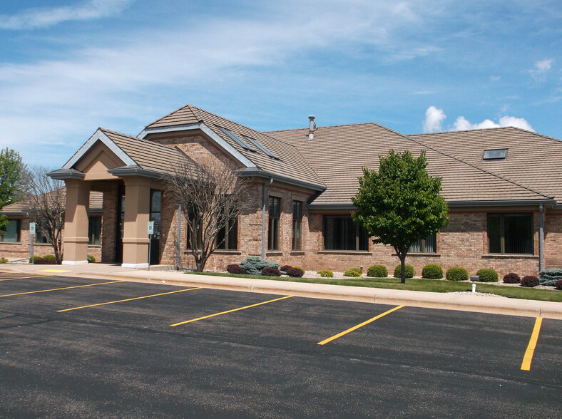 More Photos Of 2450 Witzel Ave, Oshkosh Office For Sale