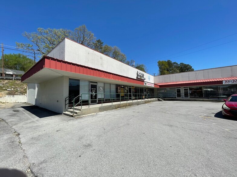 More Photos Of 3913 Brainerd Rd, Chattanooga General Retail For Sale