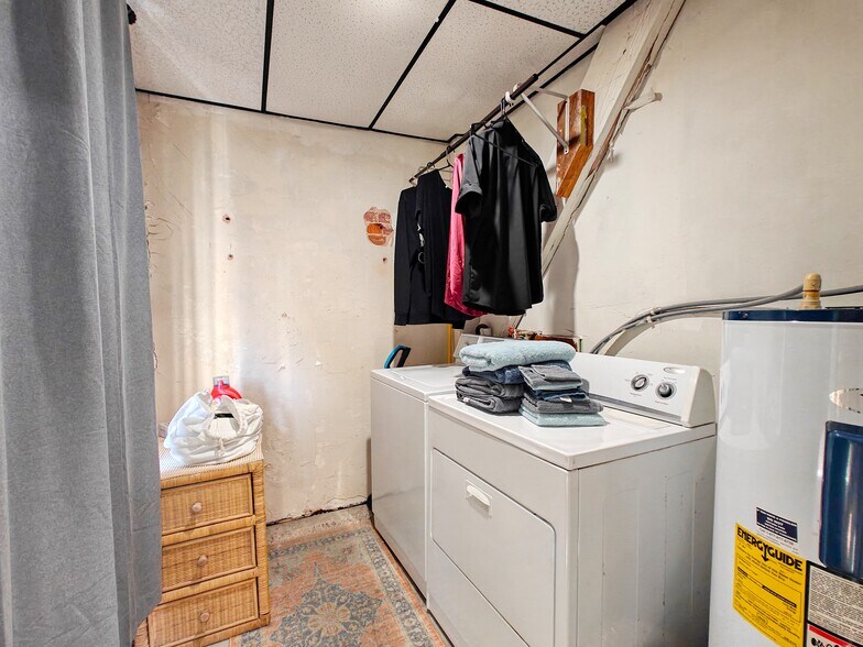 More Photos Of 121 N Poplar St, Paris Storefront Retail Residential For Sale