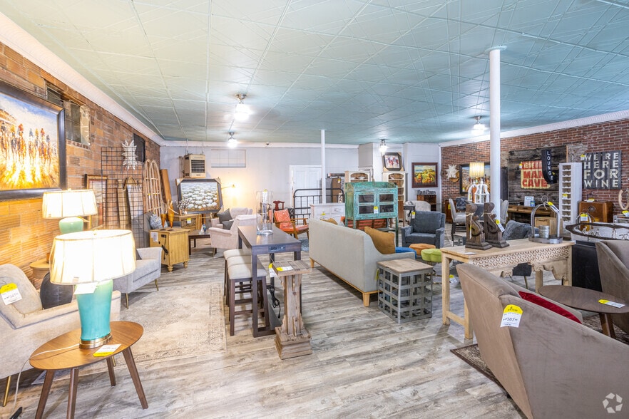 More Photos Of 507 E 3rd St, Lexington Warehouse For Sale