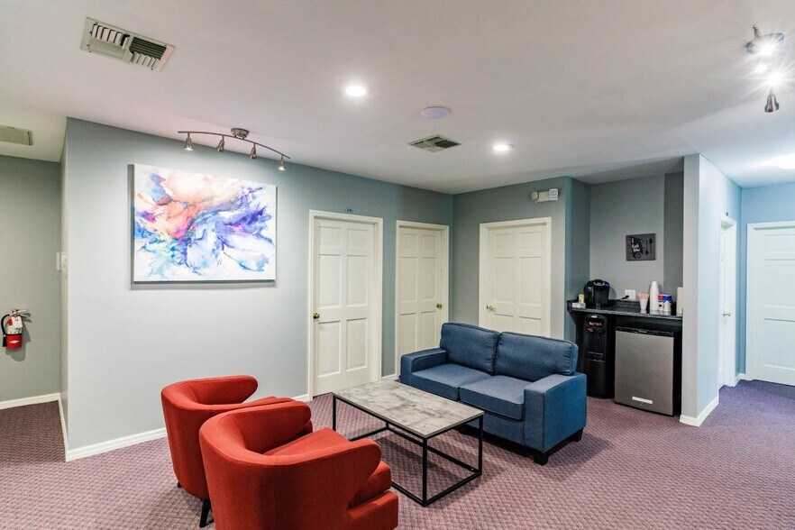 More Photos Of 12557 New Brittany Blvd, Fort Myers Medical For Lease