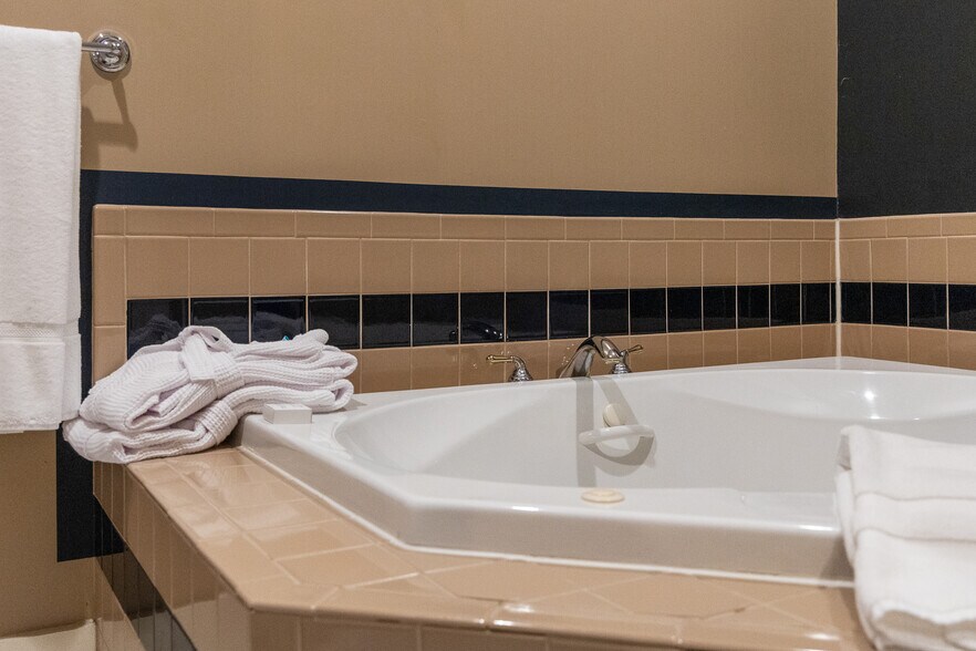 More Photos Of 54 Red Clover Ln, Mendon Hotel For Sale