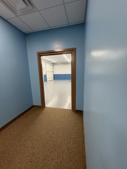 More Photos Of 867-887 Grand Oaks Dr, Howell Warehouse For Lease