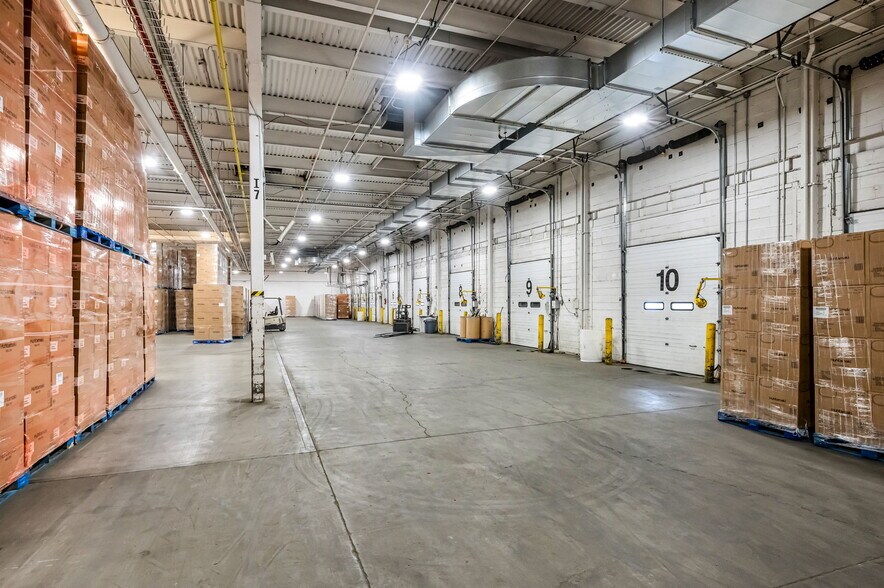 More Photos Of 100 Brookdale Dr, Springfield Distribution For Lease