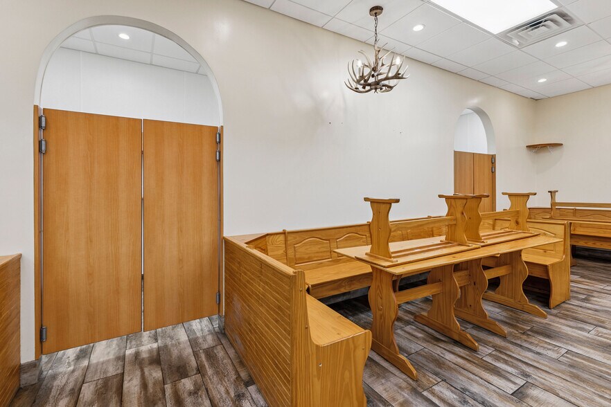 More Photos Of 102 N Rogers St, Aberdeen Restaurant For Sale