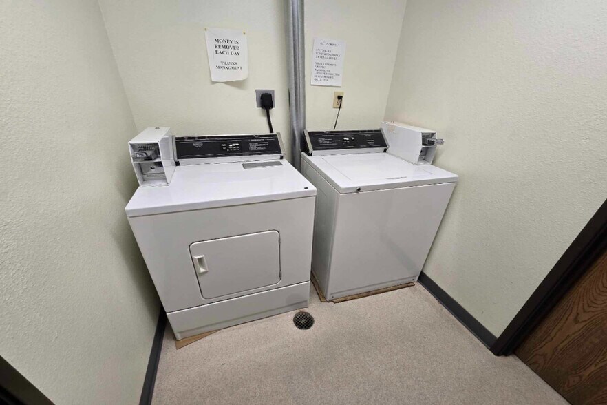 More Photos Of 748 E 12th St, Imperial Hotel For Sale