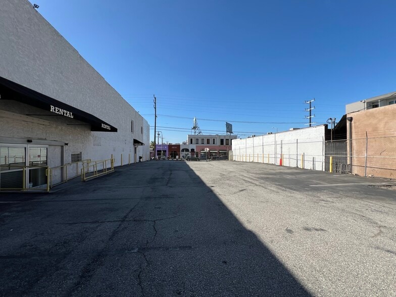 More Photos Of 5625 Melrose Ave, Los Angeles Storefront For Sale