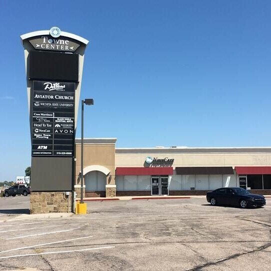 More Photos Of 200 W Greenway Ct, Derby Unknown For Lease