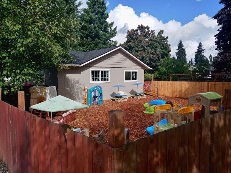 More Photos Of 105 NE 193rd St, Shoreline Flex For Lease