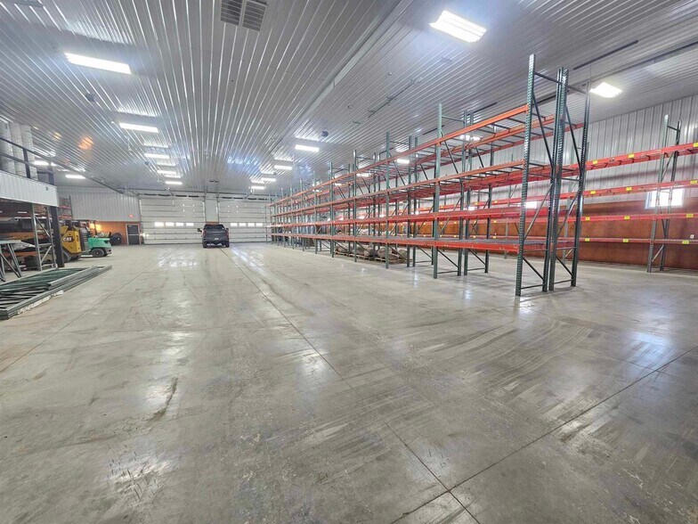 More Photos Of 170 W Circle Dr, Saint Charles Manufacturing For Lease