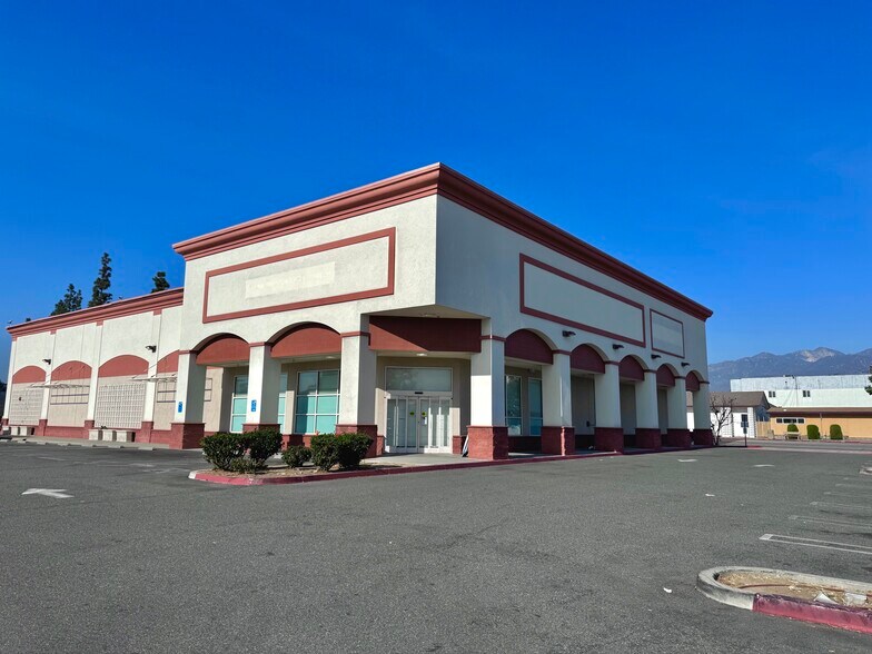 More Photos Of 9952 Las Tunas Dr, Temple City Drugstore For Lease