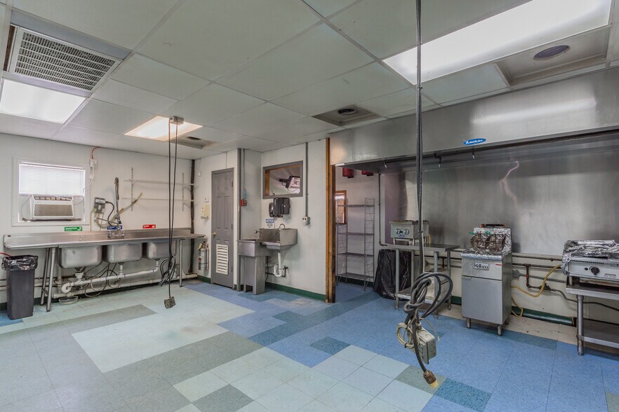 More Photos Of 505 W 9th St, Chickamauga Fast Food For Sale