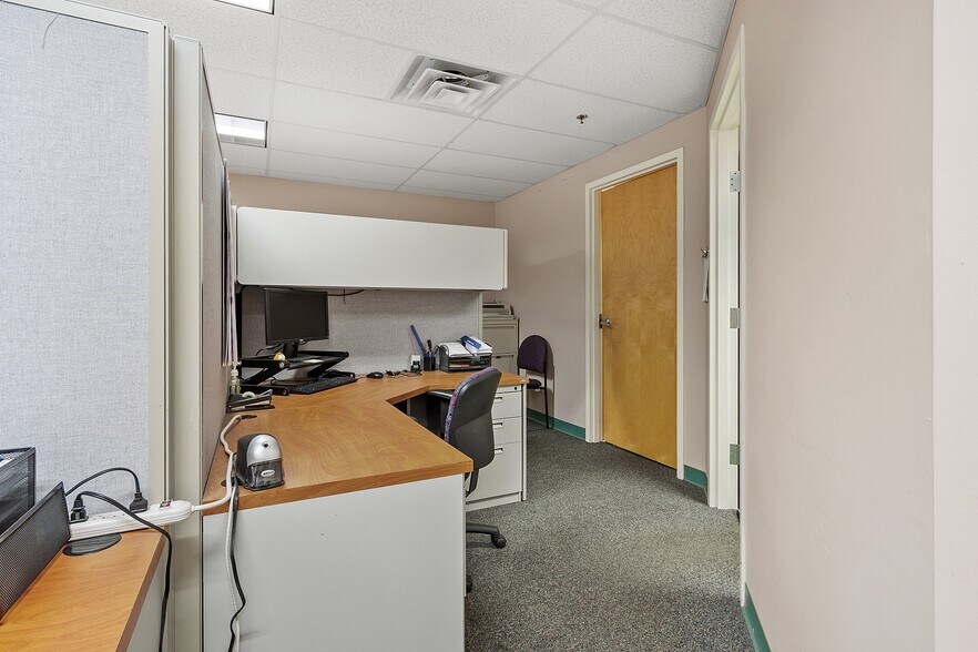 More Photos Of 67 Whalon St, Fitchburg Storefront For Lease