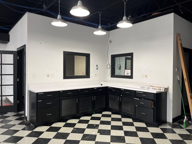 More Photos Of 1203 Nelle St, Tupelo Storefront For Lease