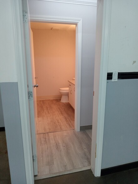 More Photos Of 13325 115th Ave, Surrey Light Manufacturing For Lease