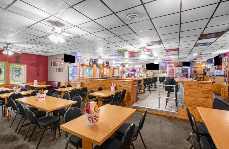 More Photos Of 14351 NE 78th St, Foley Restaurant For Sale