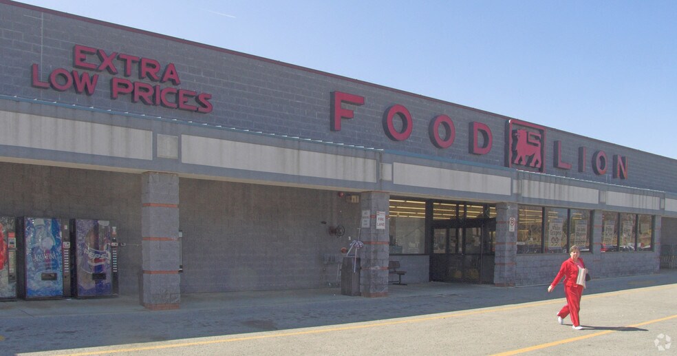 More Photos Of 405-421 N Main St, Jamestown General Retail For Lease