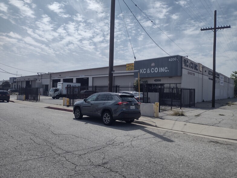 More Photos Of 4200-4210 Charter St, Vernon Warehouse For Lease