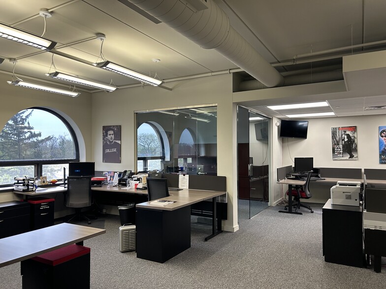 More Photos Of 275 N York St, Elmhurst Medical For Lease