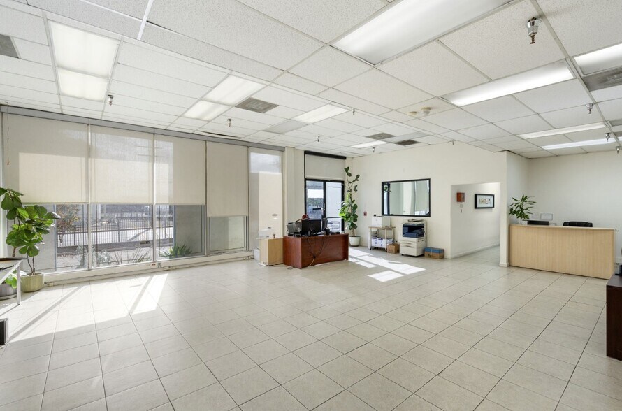 More Photos Of 5717 E Ferguson Dr, Commerce Manufacturing For Sale